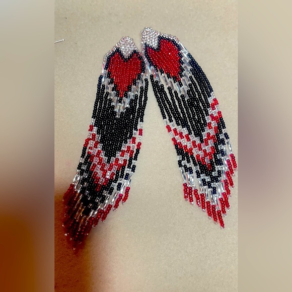 Valentines earrings Handmade by tracielyn with glass seed beads - Picture 1 of 10